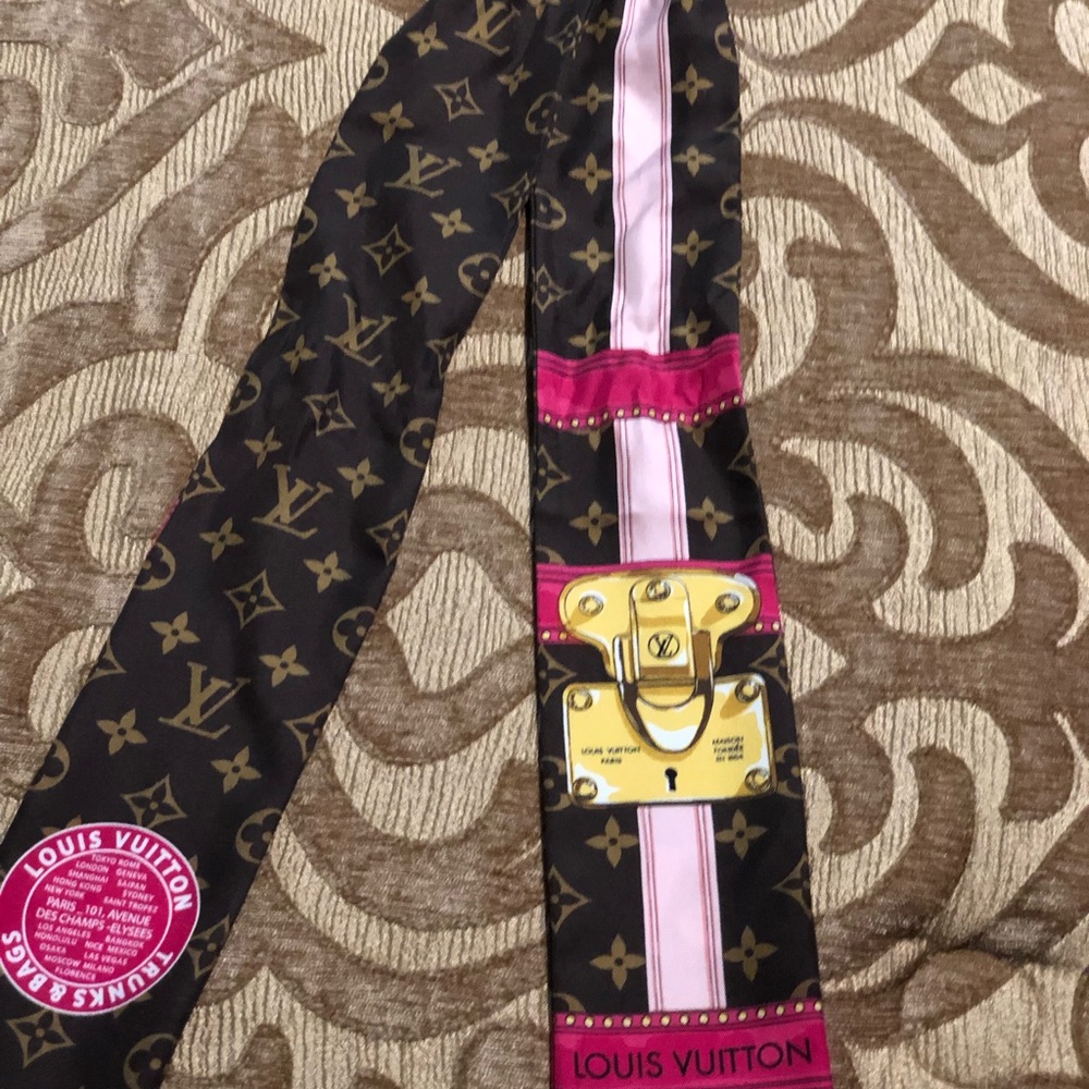 Louis Vuitton scarf